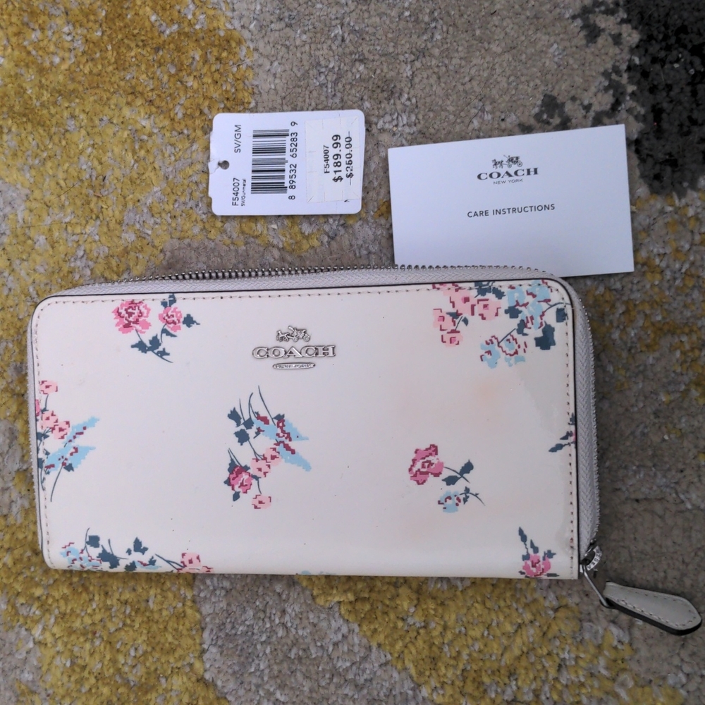 Knock-off Floral Coach wallet